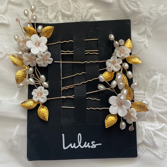 Lulus gold and white 5 piece floral hair pin set - Picture 3 of 4